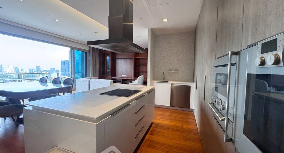 For rent 3 bedrooms condo in Pathum Wan, Bangkok
