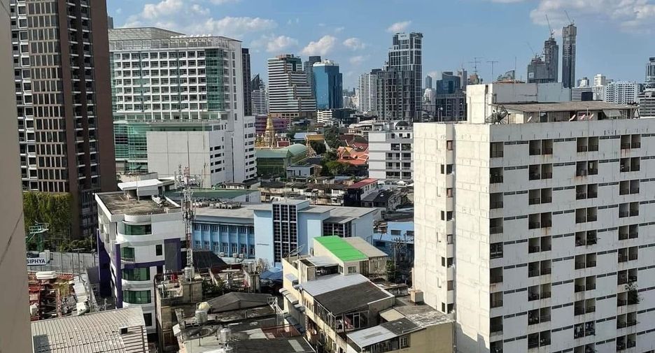 For rent 2 bedrooms condo in Khlong Toei, Bangkok
