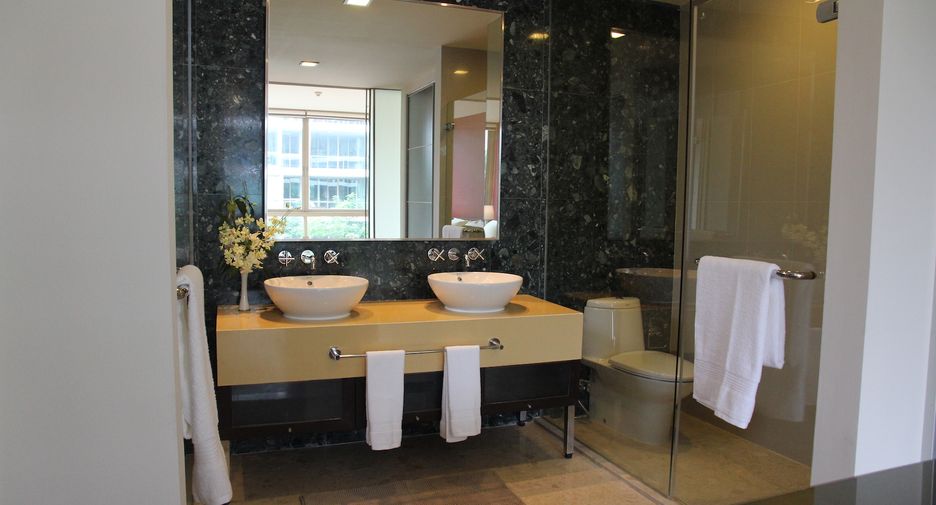 For rent and for sale 3 bedrooms condo in Khlong Toei, Bangkok
