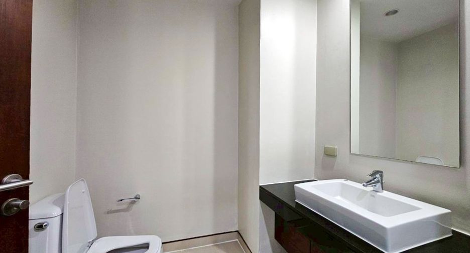 À louer 3 chambres condo à Watthana, Bangkok