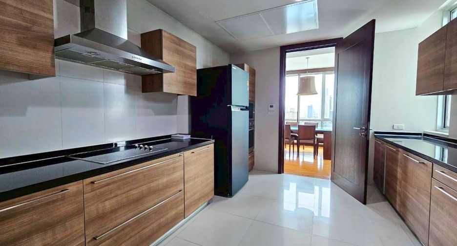 À louer 3 chambres condo à Watthana, Bangkok