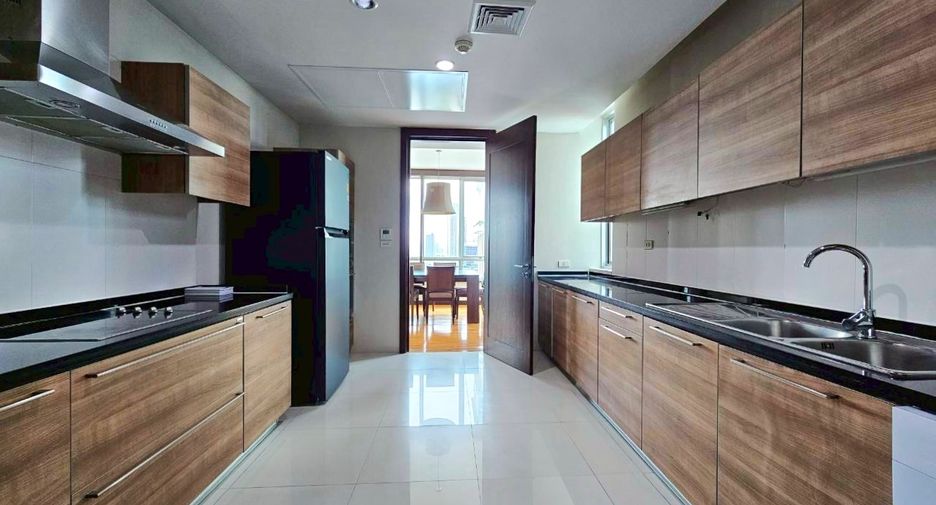 À louer 3 chambres condo à Watthana, Bangkok