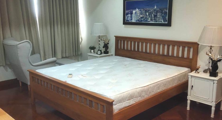 For rent 2 bedrooms condo in Watthana, Bangkok