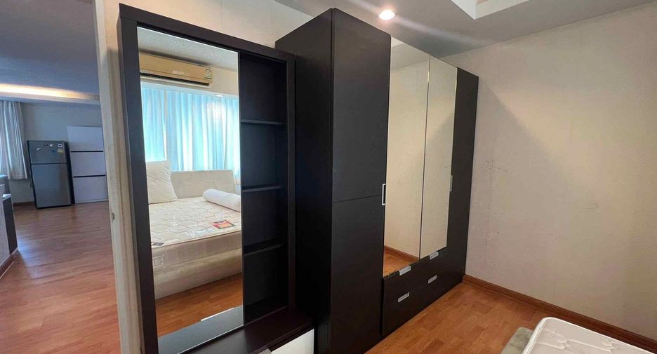 For rent そして for sale 2 ベッドルーム condo in Khlong Toei, Bangkok