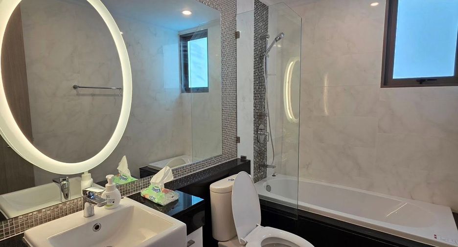 For rent 2 bedrooms condo in Watthana, Bangkok