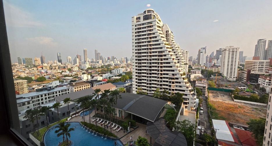 For rent 2 bedrooms condo in Watthana, Bangkok