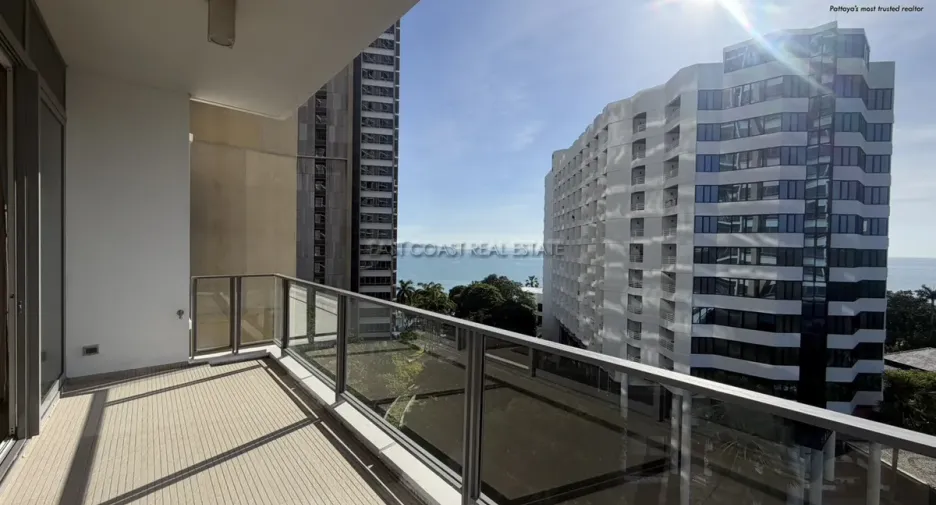 For rent 3 bedrooms condo in Bang Lamung, Chonburi