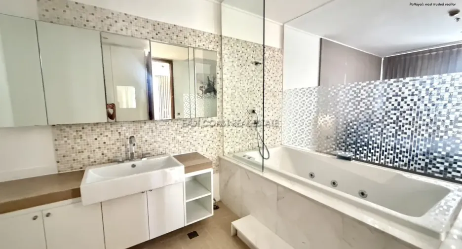 For rent 3 bedrooms condo in Bang Lamung, Chonburi