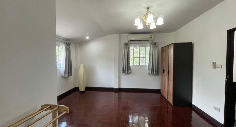 For rent 5 bedrooms house in Mueang Chiang Mai, Chiang Mai