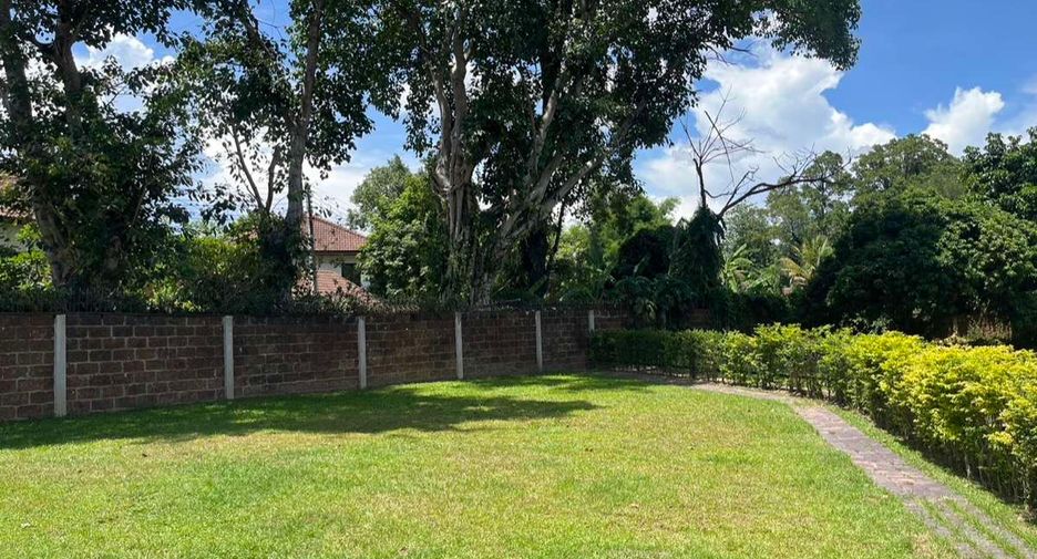 For rent 5 bedrooms house in Mueang Chiang Mai, Chiang Mai