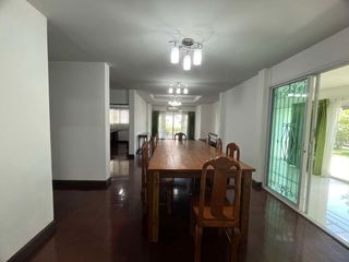 For rent 5 bedrooms house in Mueang Chiang Mai, Chiang Mai