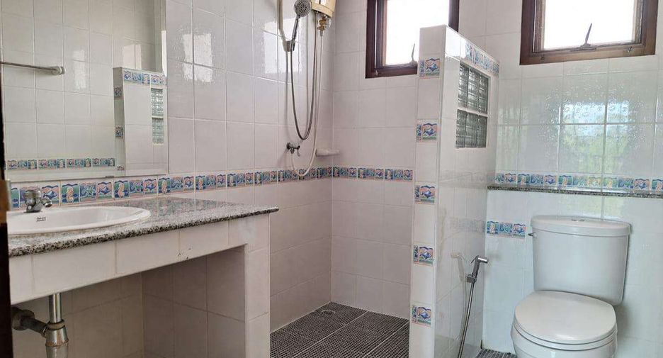 For rent 4 bedrooms house in Mueang Chiang Mai, Chiang Mai