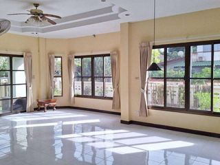 For rent 4 bedrooms house in Mueang Chiang Mai, Chiang Mai