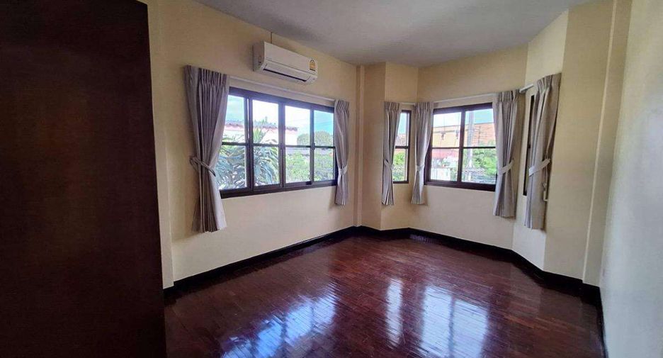 For rent 4 bedrooms house in Mueang Chiang Mai, Chiang Mai