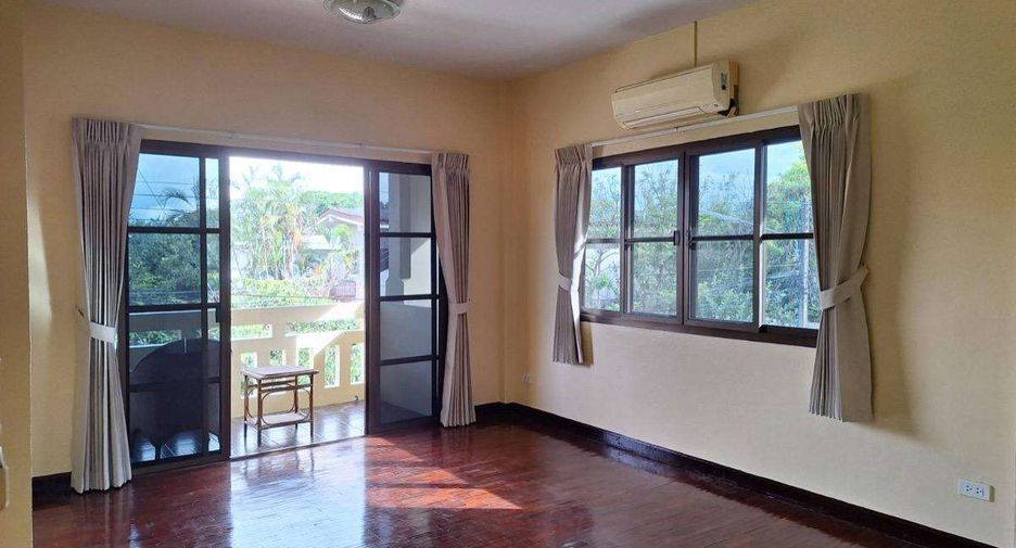 For rent 4 bedrooms house in Mueang Chiang Mai, Chiang Mai