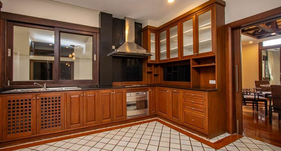 For rent 6 bedrooms house in Mueang Chiang Mai, Chiang Mai
