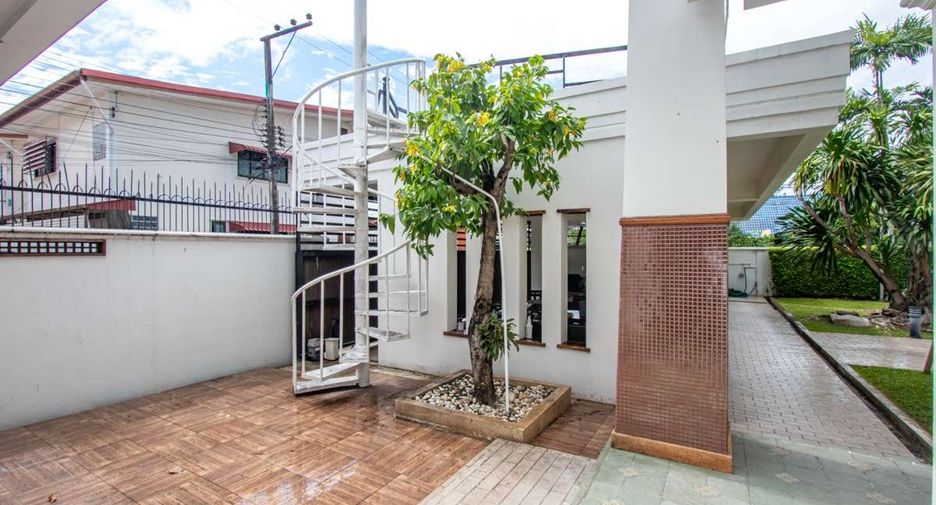 For rent 6 bedrooms house in Mueang Chiang Mai, Chiang Mai