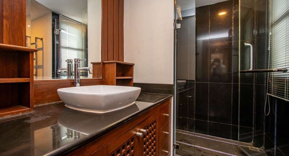 For rent 6 bedrooms house in Mueang Chiang Mai, Chiang Mai