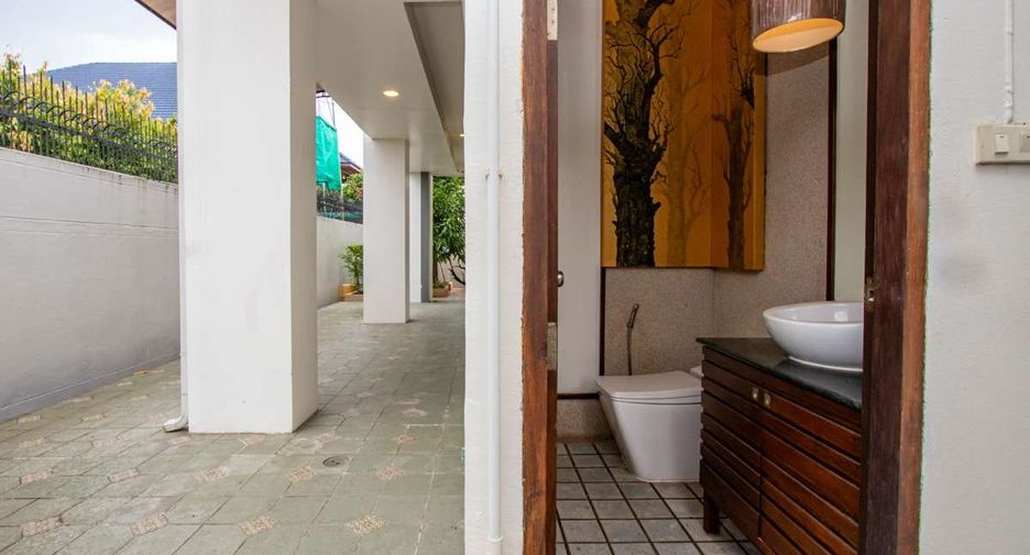 For rent 6 bedrooms house in Mueang Chiang Mai, Chiang Mai