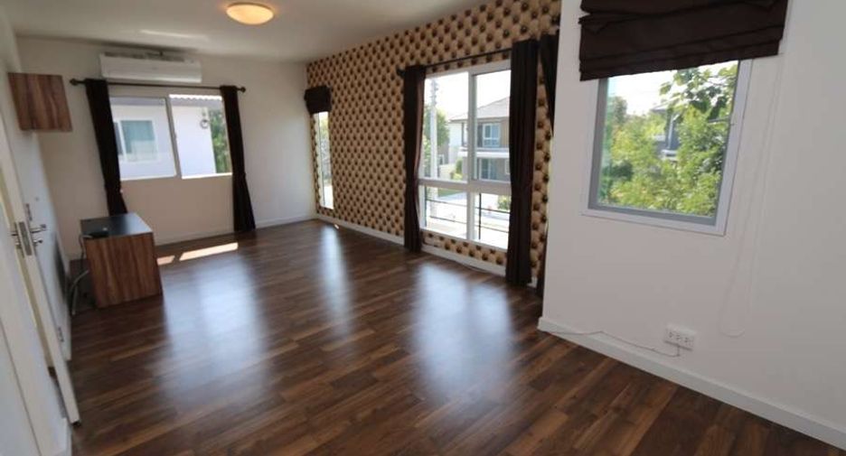 For rent 3 bedrooms house in San Kamphaeng, Chiang Mai