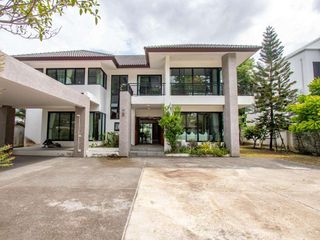 For rent 5 bedrooms house in Mueang Chiang Mai, Chiang Mai