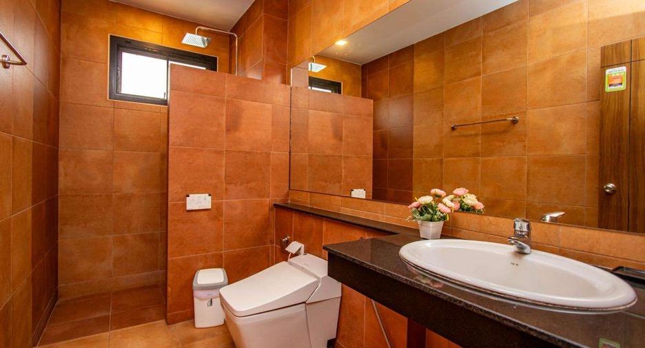 For rent 5 bedrooms house in Mueang Chiang Mai, Chiang Mai