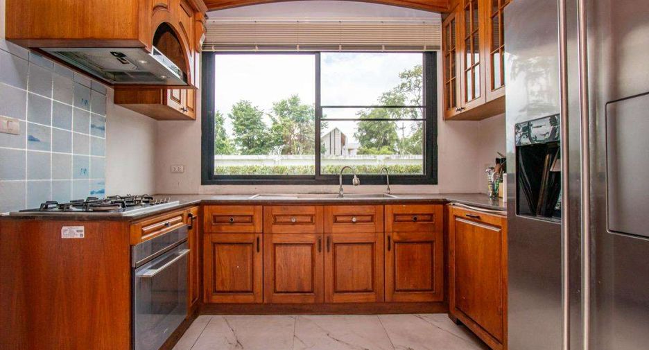 For rent 5 bedrooms house in Mueang Chiang Mai, Chiang Mai