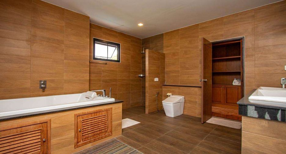 For rent 5 bedrooms house in Mueang Chiang Mai, Chiang Mai