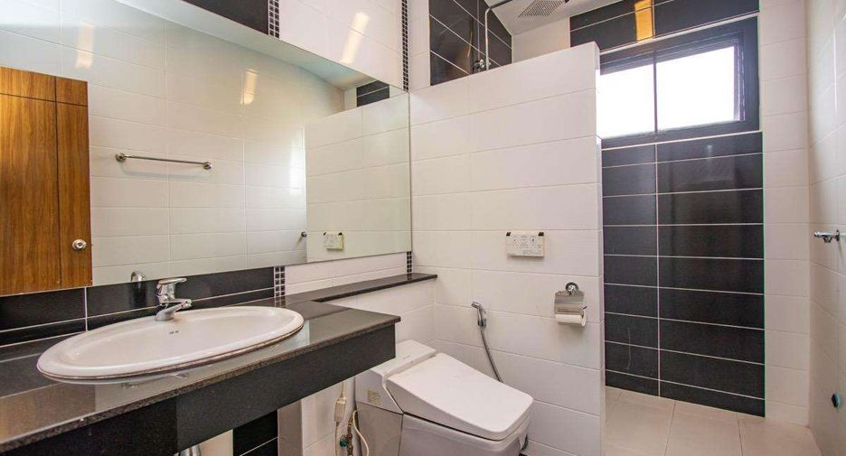 For rent 5 bedrooms house in Mueang Chiang Mai, Chiang Mai