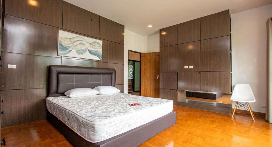 For rent 5 bedrooms house in Mueang Chiang Mai, Chiang Mai