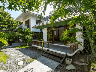 For rent 2 bedrooms retail Space in Mueang Chiang Mai, Chiang Mai