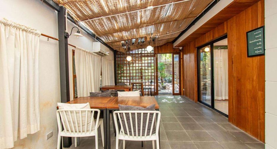 For rent 2 bedrooms retail Space in Mueang Chiang Mai, Chiang Mai