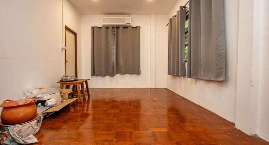 For rent 2 bedrooms retail Space in Mueang Chiang Mai, Chiang Mai