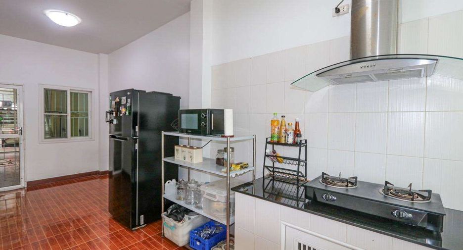 For rent 4 bedrooms house in Mueang Chiang Mai, Chiang Mai