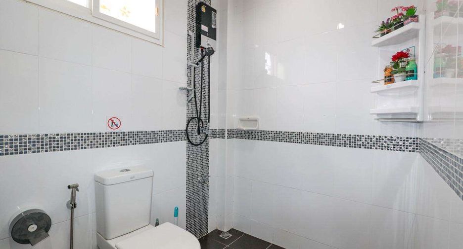 For rent 4 bedrooms house in Mueang Chiang Mai, Chiang Mai