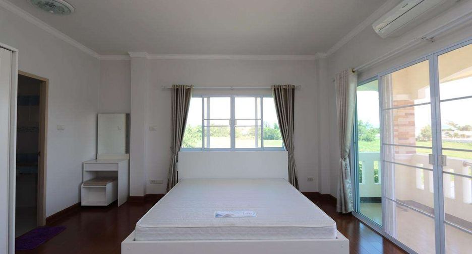 For rent 3 bedrooms house in San Kamphaeng, Chiang Mai