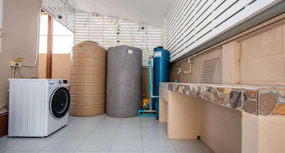 For rent 4 bedrooms house in Saraphi, Chiang Mai