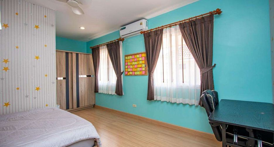 For rent 4 bedrooms house in Saraphi, Chiang Mai
