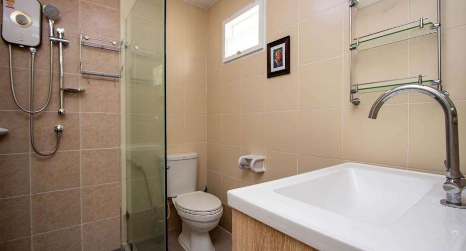 For rent 4 bedrooms house in Saraphi, Chiang Mai