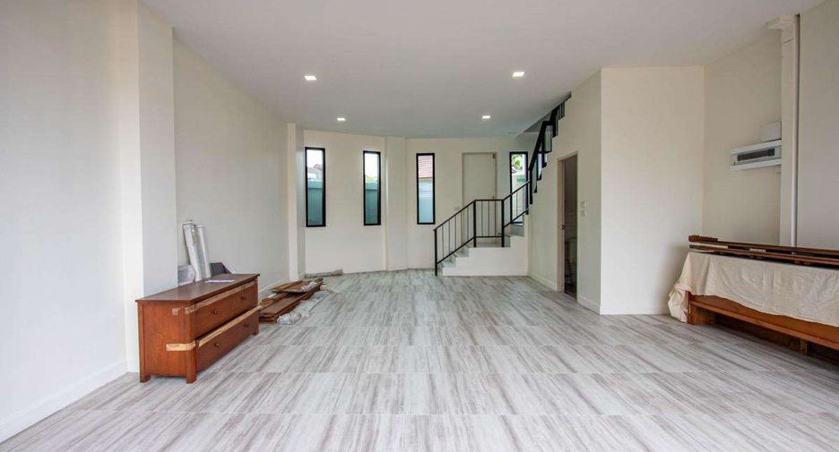 For rent 2 bedrooms retail Space in Mueang Chiang Mai, Chiang Mai