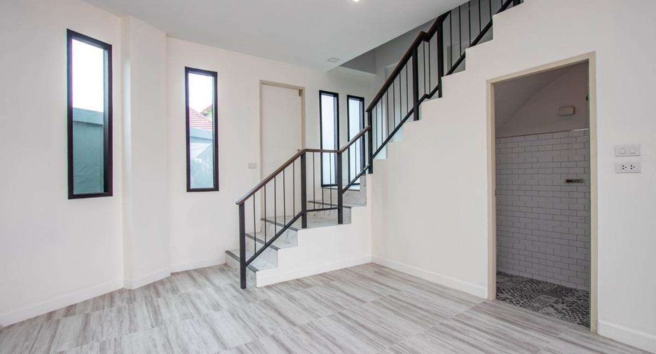 For rent 2 bedrooms retail Space in Mueang Chiang Mai, Chiang Mai
