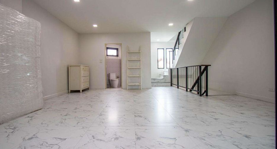 For rent 2 bedrooms retail Space in Mueang Chiang Mai, Chiang Mai