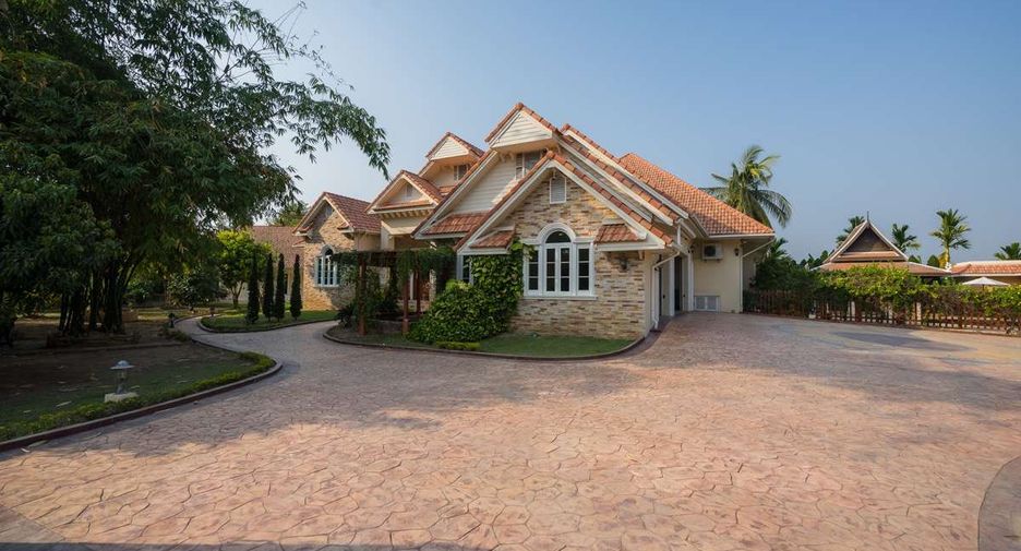 For sale 9 bedrooms house in Saraphi, Chiang Mai