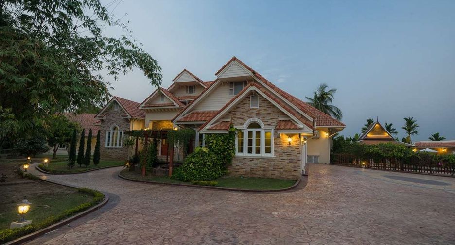 For sale 9 bedrooms house in Saraphi, Chiang Mai