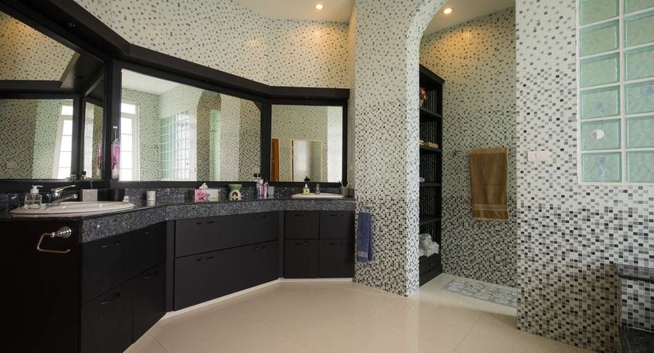 For sale 9 bedrooms house in Saraphi, Chiang Mai