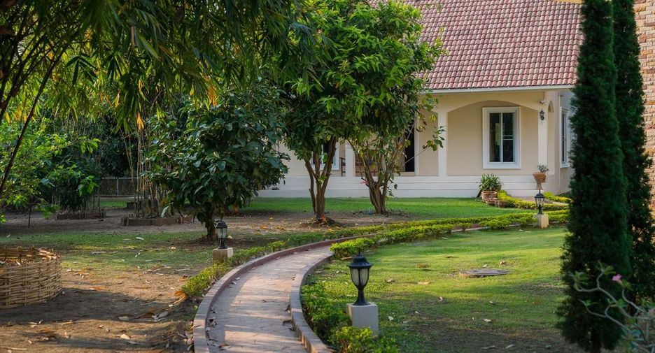For sale 9 bedrooms house in Saraphi, Chiang Mai