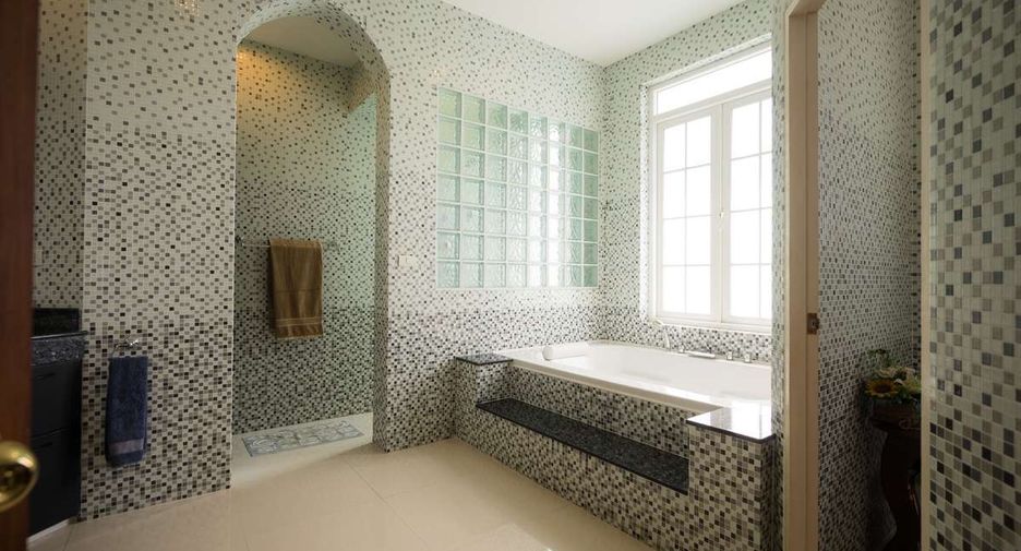 For sale 9 bedrooms house in Saraphi, Chiang Mai