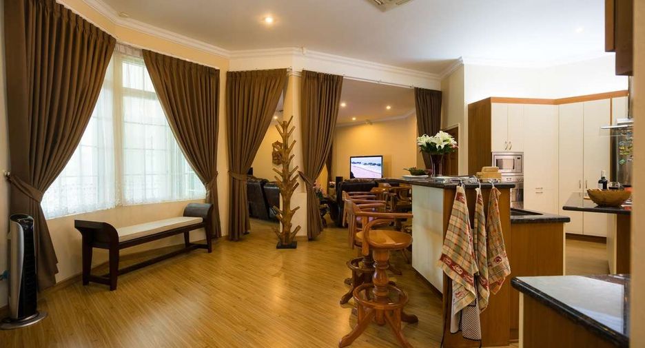 For sale 9 bedrooms house in Saraphi, Chiang Mai