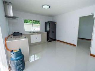For rent 4 bedrooms house in Saraphi, Chiang Mai