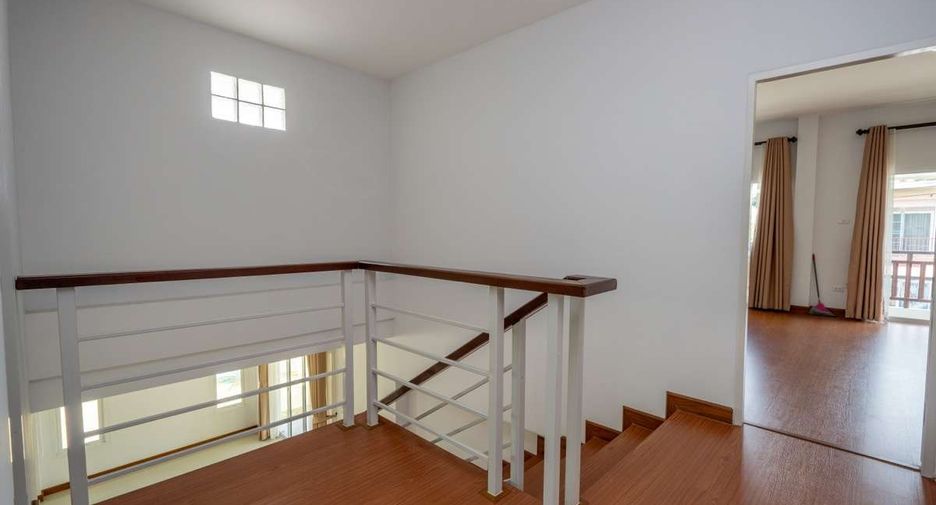 For rent 4 bedrooms house in Saraphi, Chiang Mai